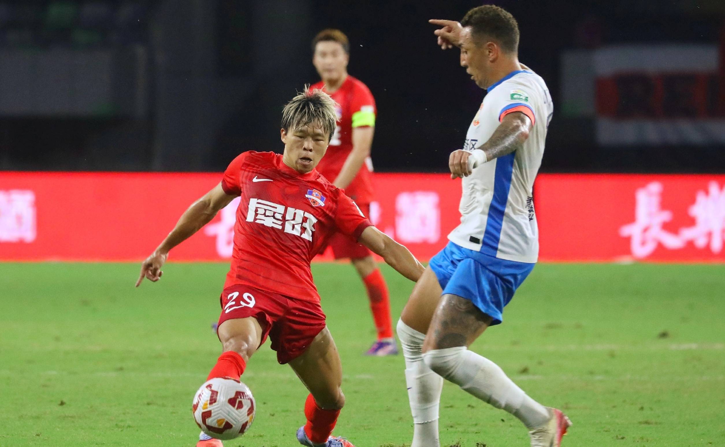 关于赛地聚焦——社区盾国际比赛日热度飙升；武汉三镇内部沟通；赛场秩序良好；控场能力受关注的信息-开云官方网站